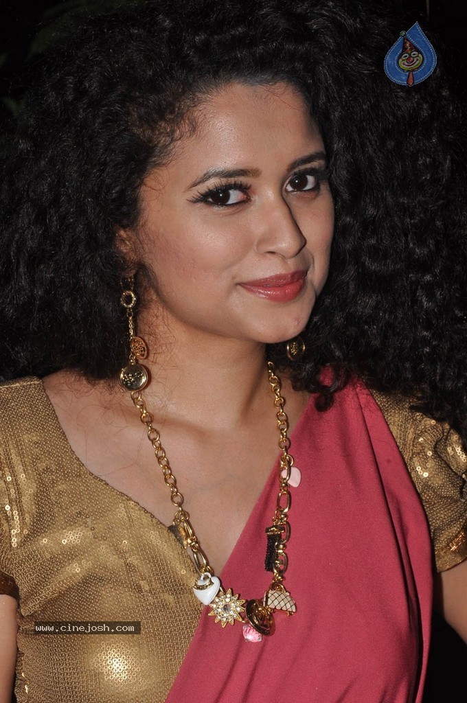 Sowmya Sukumar Hot Stills - 24 / 93 photos