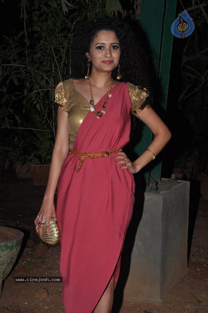 Sowmya Sukumar Hot Stills - 40 / 93 photos