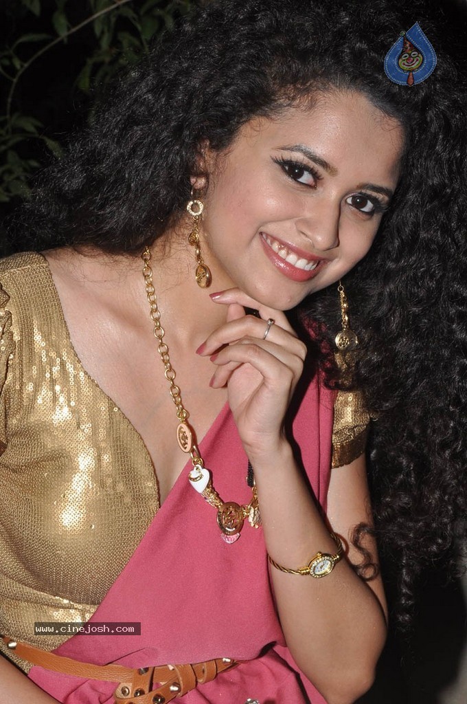 Sowmya Sukumar Hot Stills - 42 / 93 photos