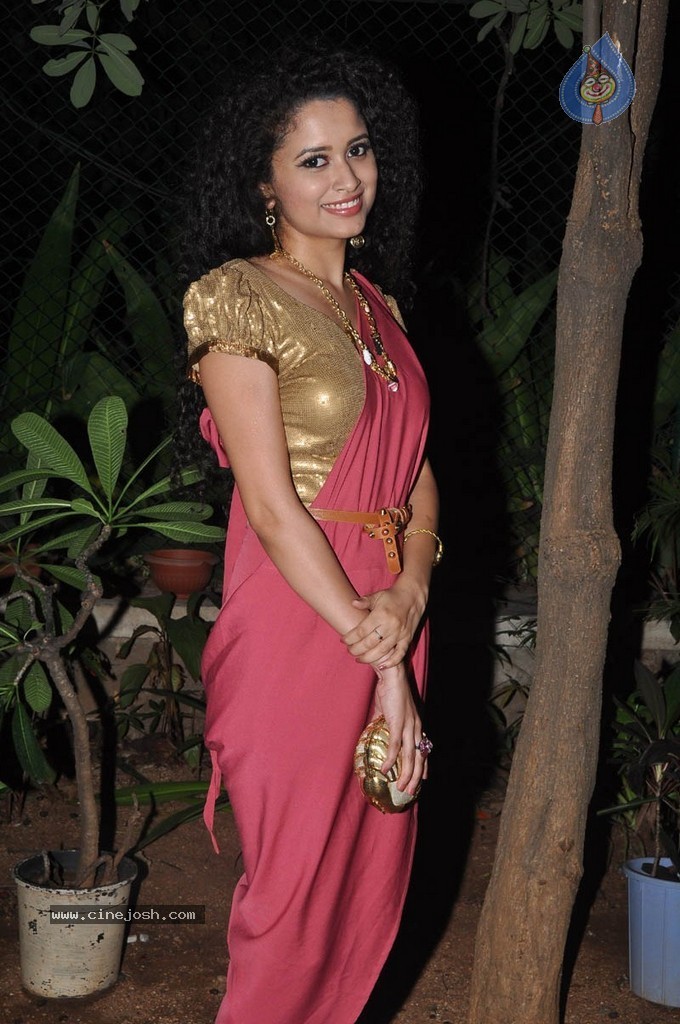 Sowmya Sukumar Hot Stills - 63 / 93 photos