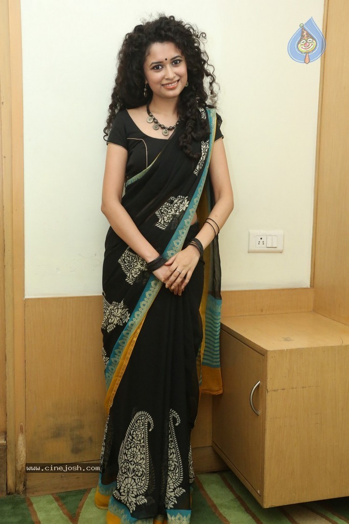 Sowmya Sukumar New Photos - 46 / 140 photos