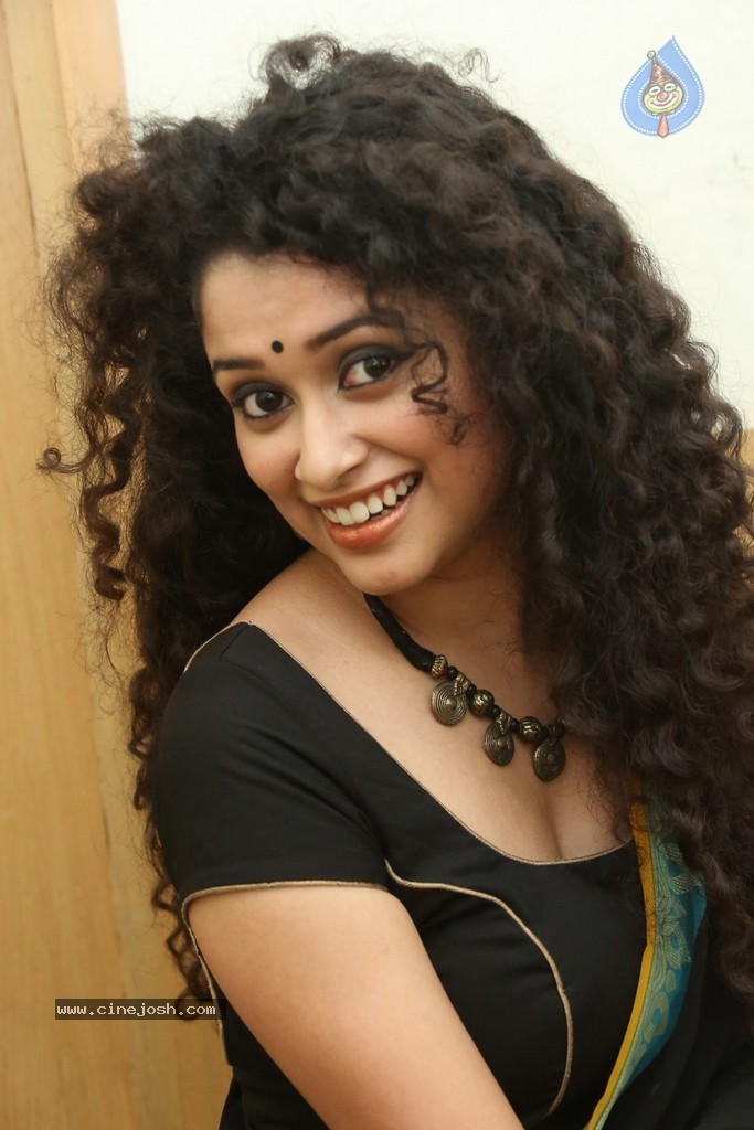Sowmya Sukumar New Photos - 105 / 140 photos