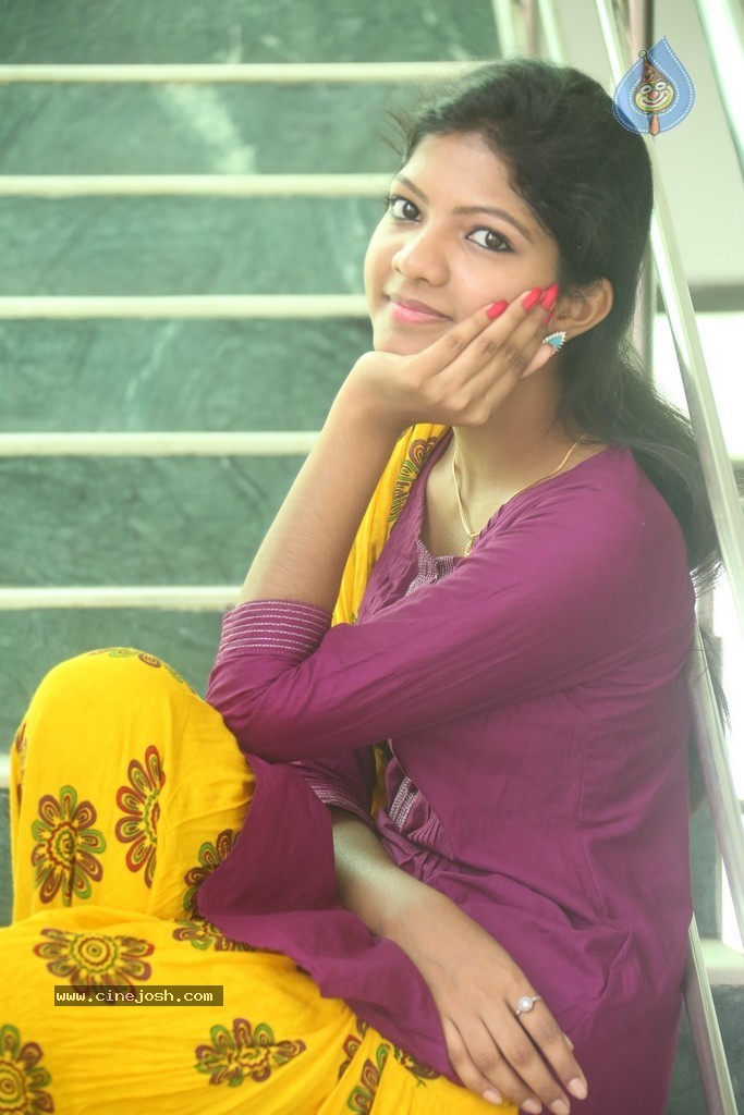 Sravani New Stills - 46 / 90 photos