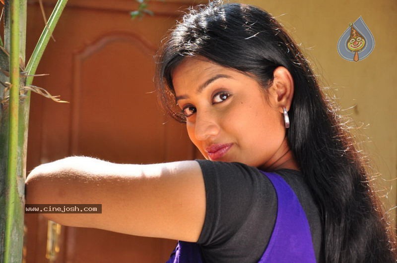 Sravani Stills - 29 / 69 photos