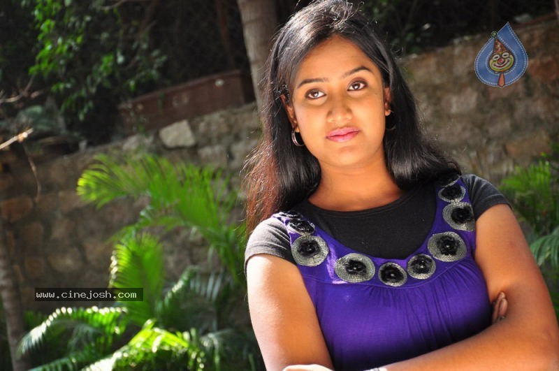 Sravani Stills - 34 / 69 photos