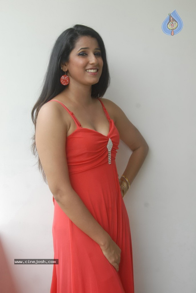 Sravya Reddy New Hot Stills - 5 / 73 photos