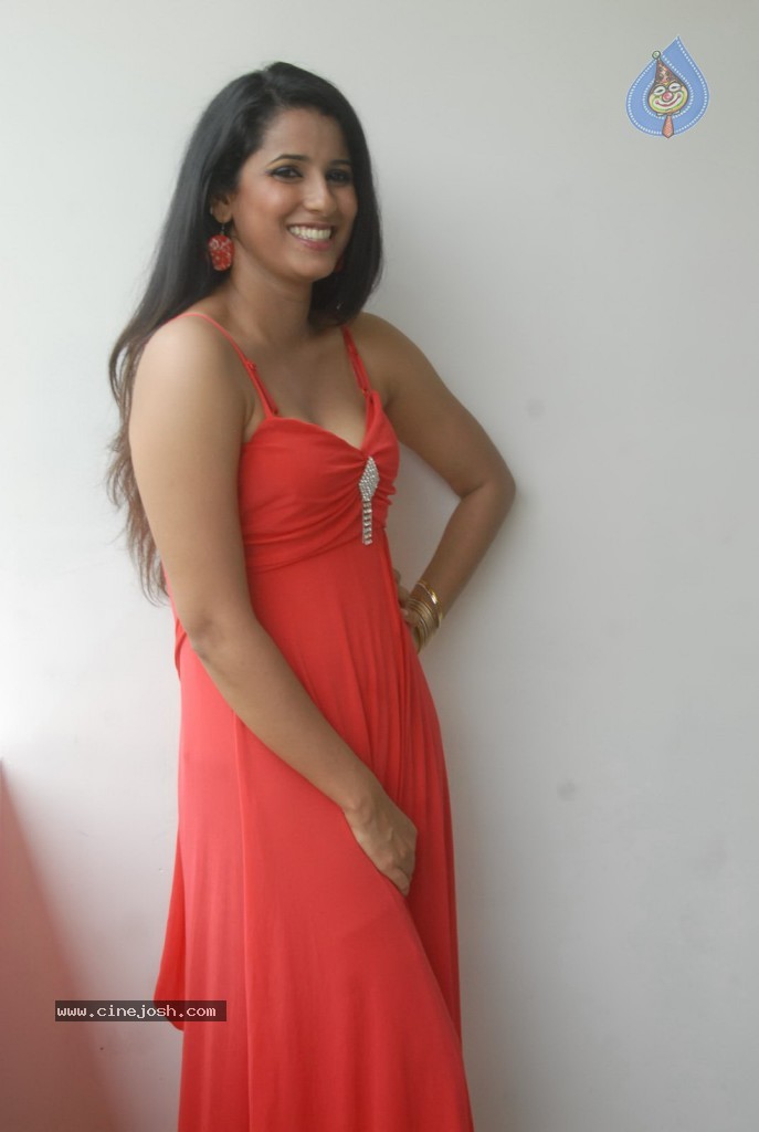 Sravya Reddy New Hot Stills - 18 / 73 photos