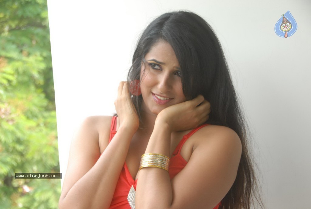 Sravya Reddy New Hot Stills - 26 / 73 photos