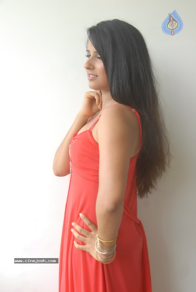 Sravya Reddy New Hot Stills - 34 / 73 photos