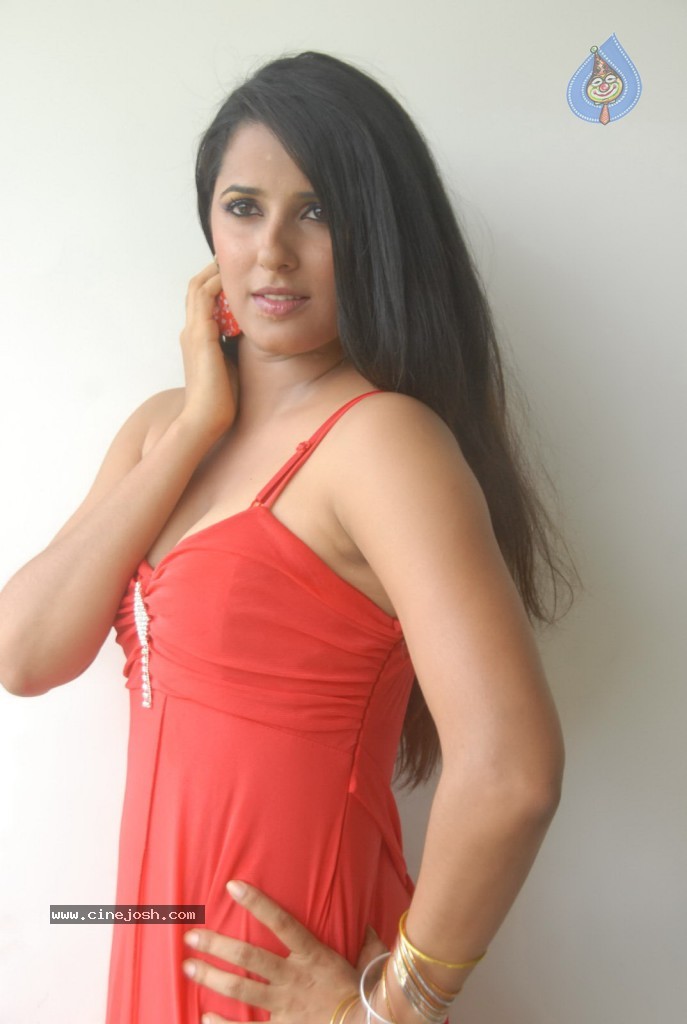 Sravya Reddy New Hot Stills - 38 / 73 photos