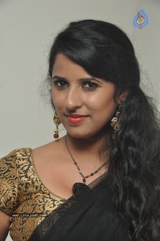 Sravya Reddy New Pics - 15 / 62 photos