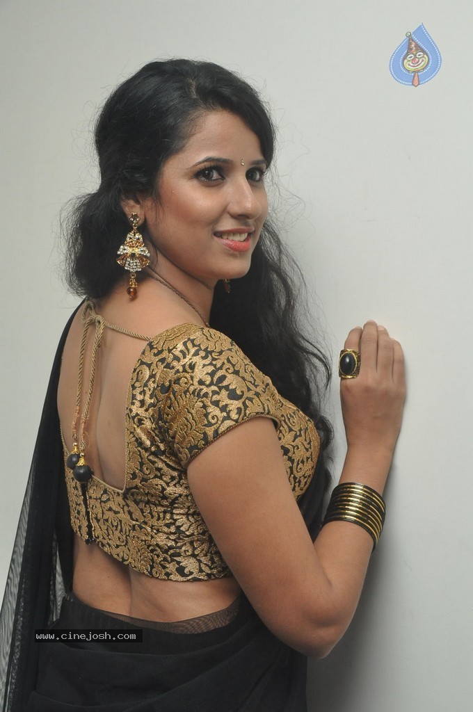 Sravya Reddy New Pics - 20 / 62 photos