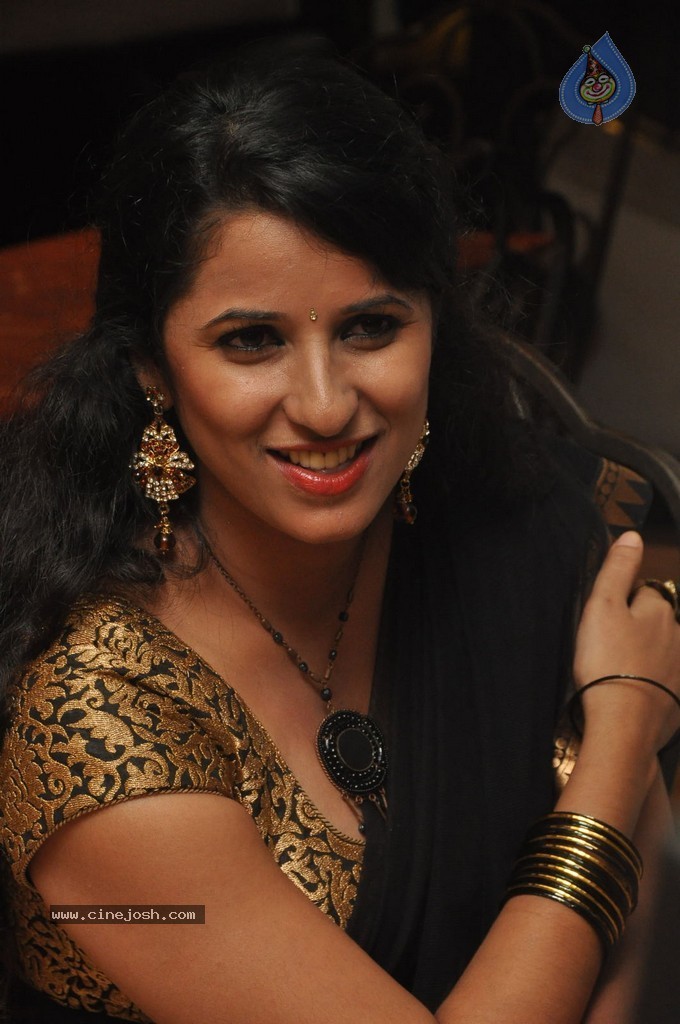 Sravya Reddy New Pics - 25 / 62 photos