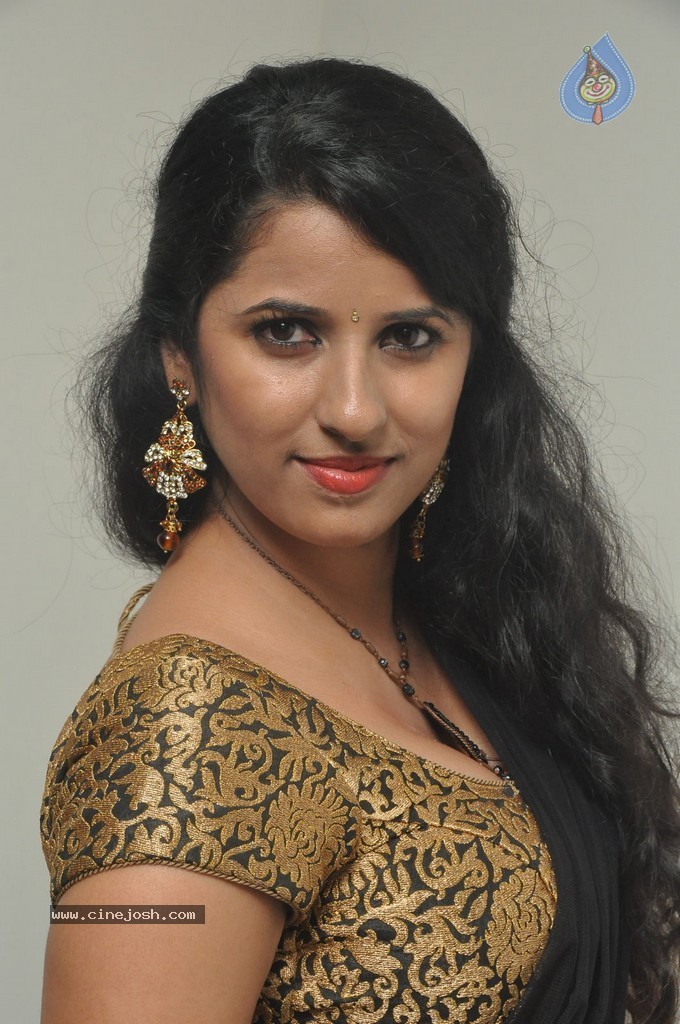 Sravya Reddy New Pics - 43 / 62 photos