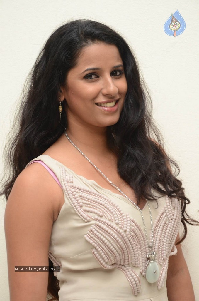 Sravya Reddy New Stills - 35 / 66 photos