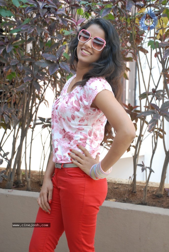 Sravya Reddy New Stills - 27 / 36 photos