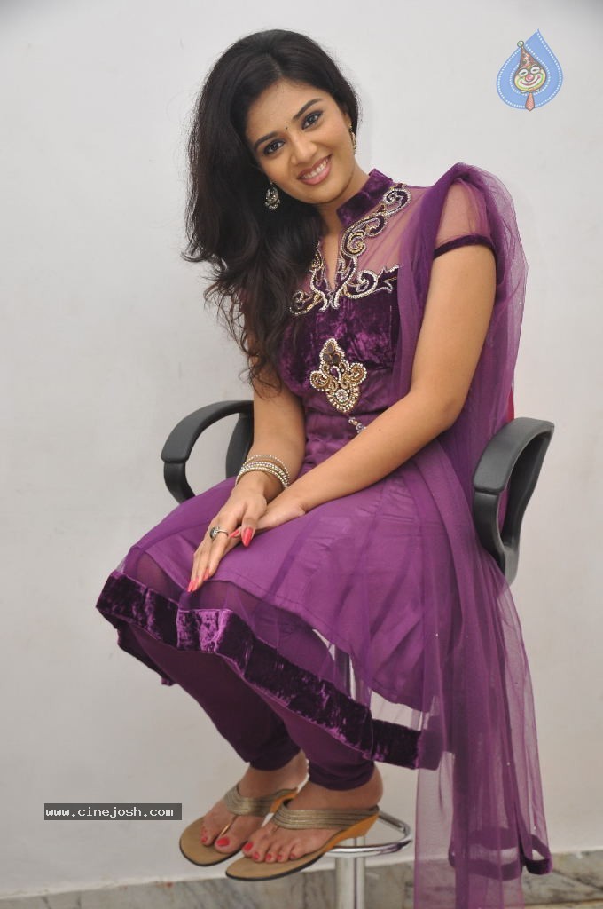 Sree Mukhi New Gallery - 26 / 39 photos