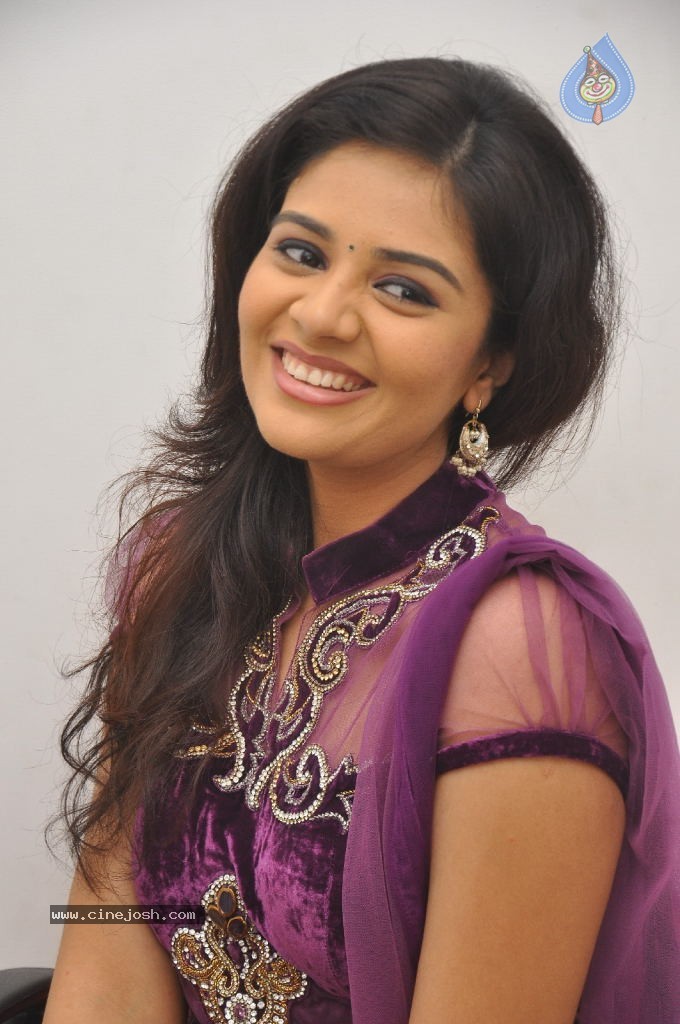 Sree Mukhi New Gallery - 29 / 39 photos