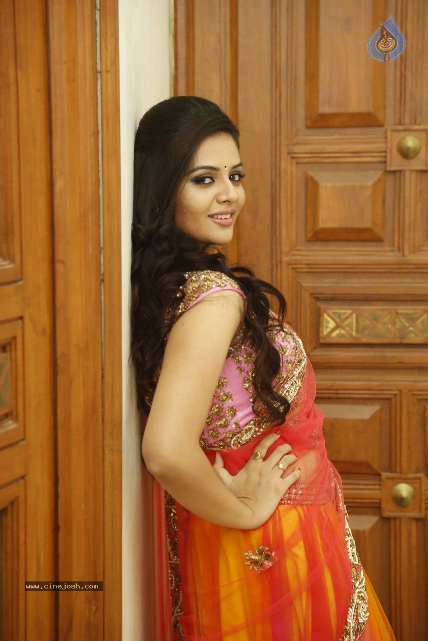 Sree Mukhi New Photos - 39 / 64 photos