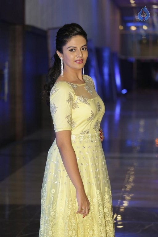 Sree Mukhi New Pics - 2 / 34 photos