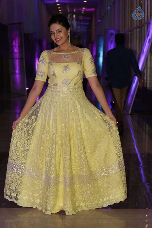 Sree Mukhi New Pics - 19 / 34 photos
