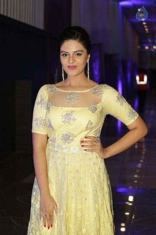 Sree Mukhi New Pics - 24 / 34 photos