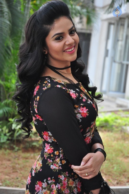 Sree Mukhi New Stills - 8 / 39 photos