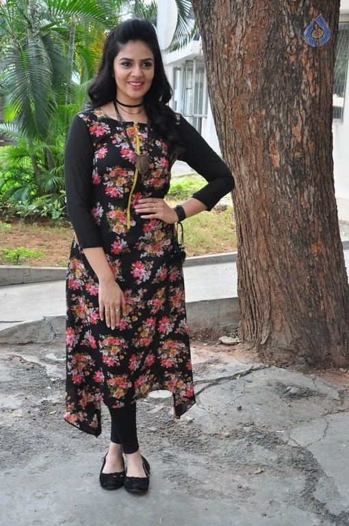 Sree Mukhi New Stills - 19 / 39 photos