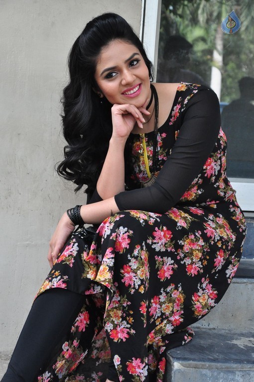 Sree Mukhi New Stills - 25 / 39 photos