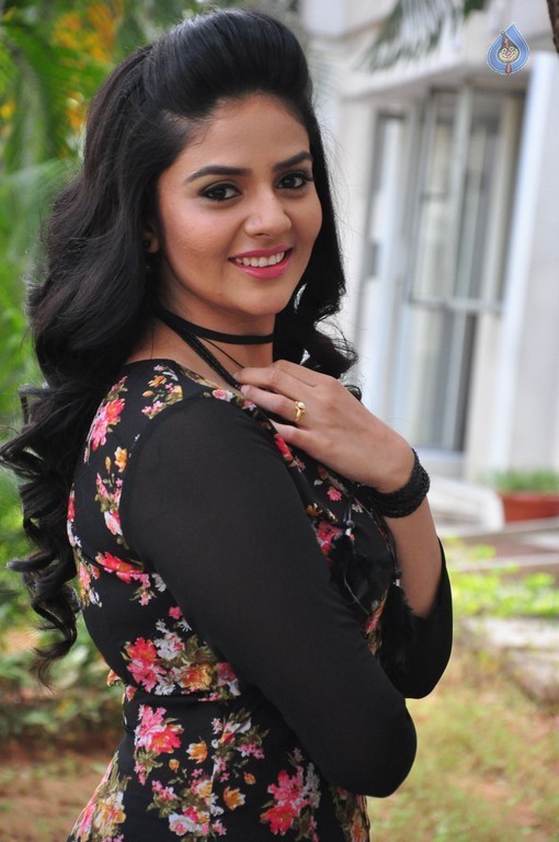 Sree Mukhi New Stills - 26 / 39 photos