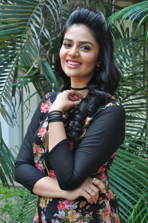 Sree Mukhi New Stills - 29 / 39 photos