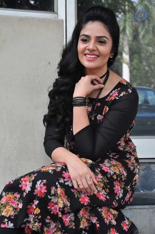 Sree Mukhi New Stills - 33 / 39 photos