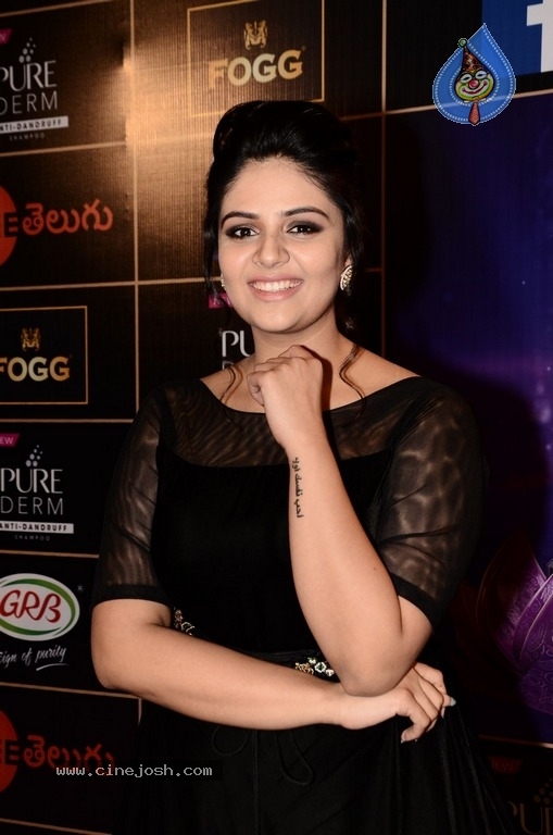 Sreemukhi At Zee Apsara Awards - 4 / 21 photos