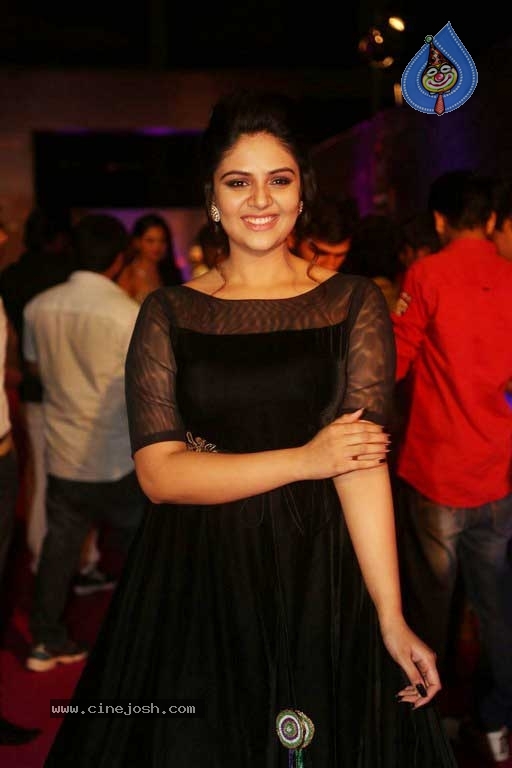Sreemukhi At Zee Apsara Awards - 20 / 21 photos