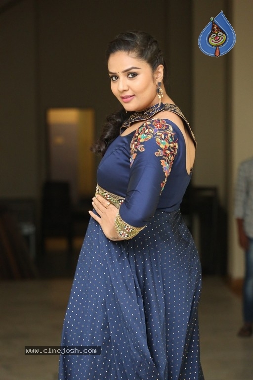 Sreemukhi Gallery - 10 / 21 photos