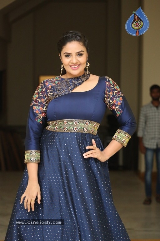 Sreemukhi Gallery - 16 / 21 photos