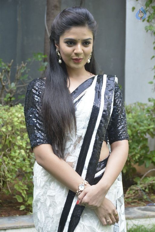 Sreemukhi New Photos - 20 / 39 photos