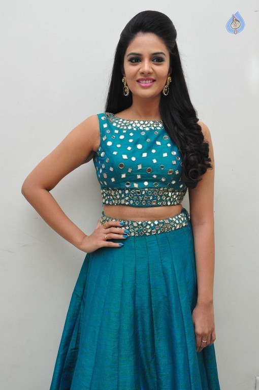 Sreemukhi New Pics - 31 / 42 photos