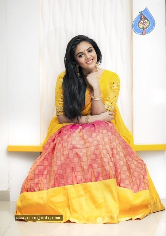 Sreemukhi Photos - 6 / 6 photos