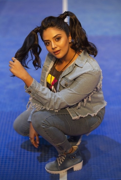 Sreemukhi Photos - 3 / 4 photos