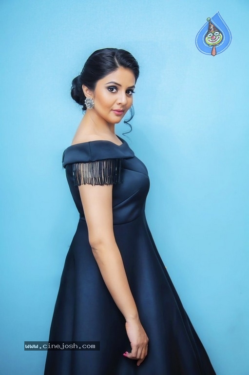 Sreemukhi Photos - 2 / 4 photos