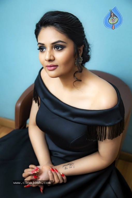 Sreemukhi Photos - 4 / 4 photos