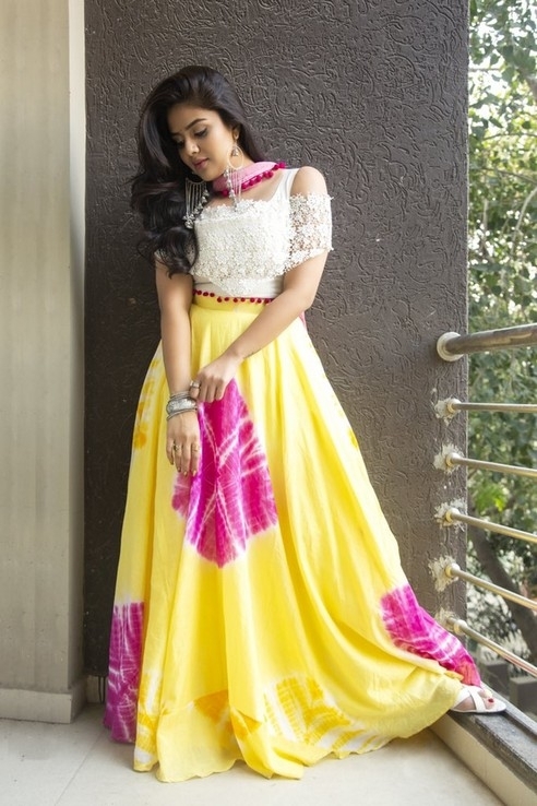 Sreemukhi Stills - 1 / 8 photos