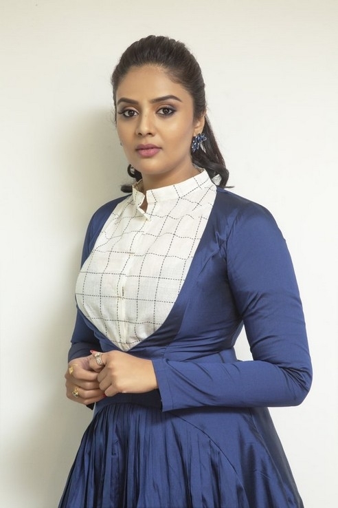 Sreemukhi Stills - 5 / 8 photos