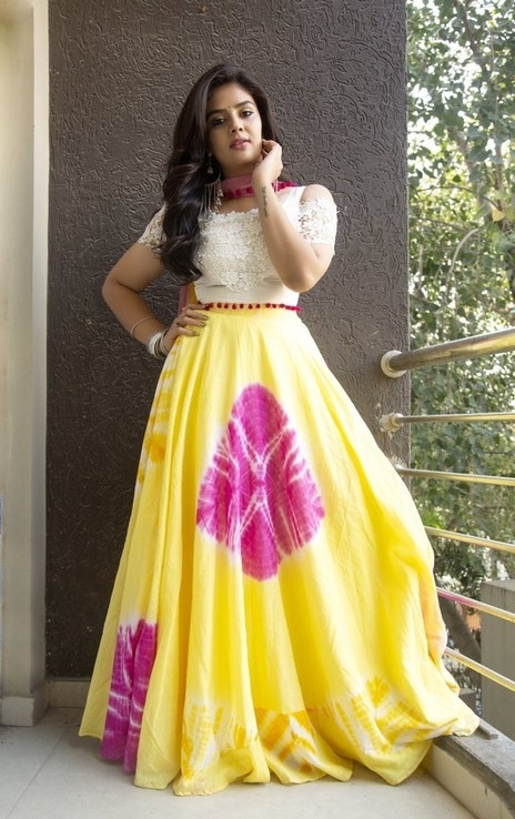 Sreemukhi Stills - 7 / 8 photos