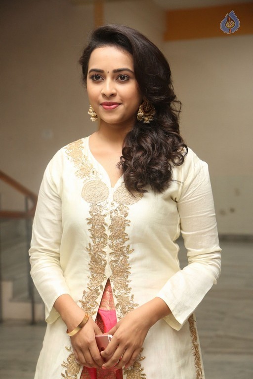 Sri Divya at Kaashmora Audio Launch - 23 / 36 photos