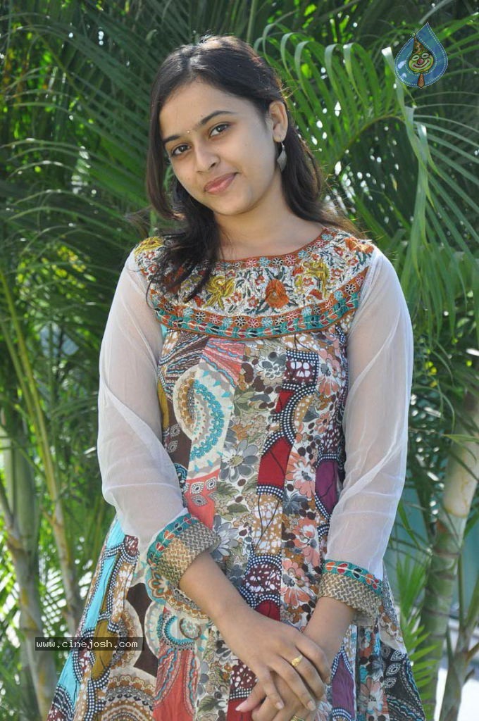 Sri Divya Latest Gallery - 13 / 49 photos