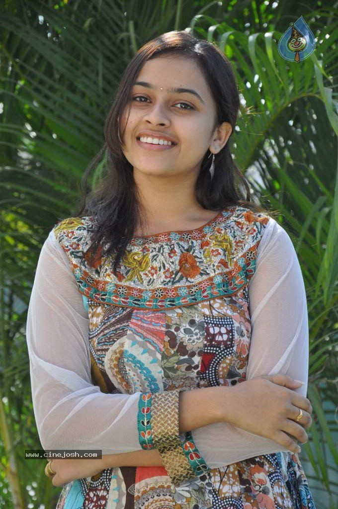 Sri Divya Latest Gallery - 26 / 49 photos