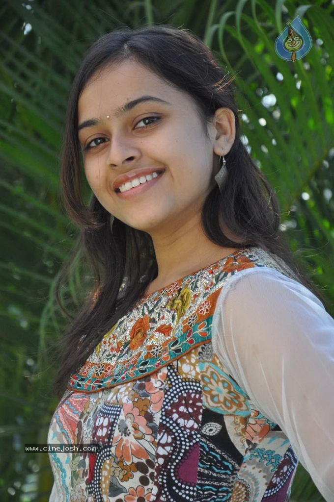 Sri Divya Latest Gallery - 30 / 49 photos