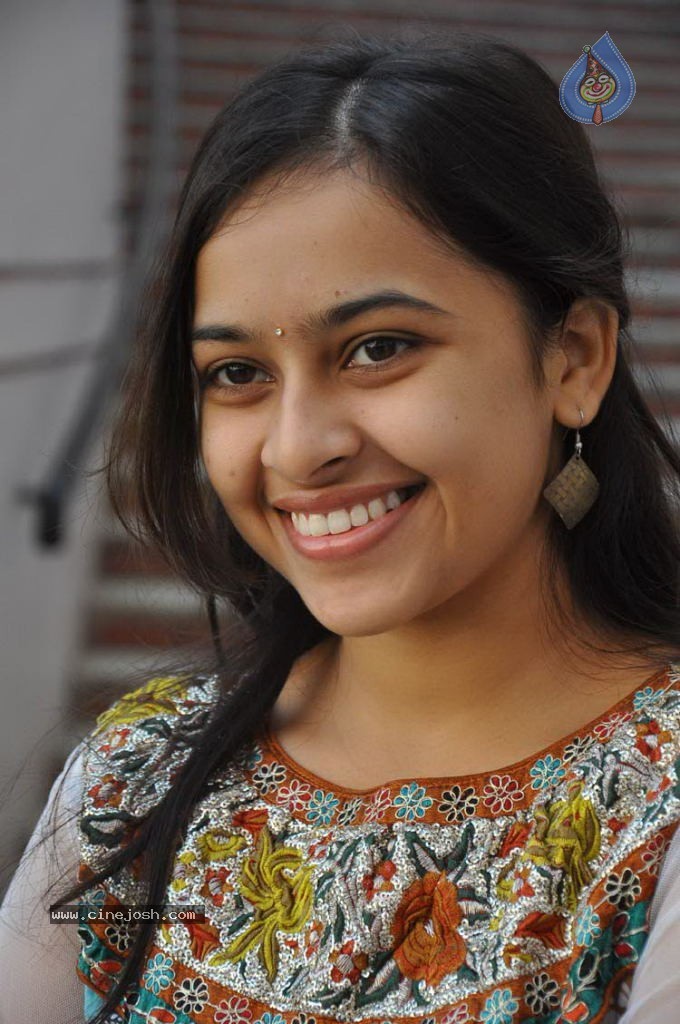 Sri Divya Latest Gallery - 31 / 49 photos